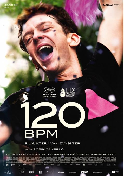 120 BPM francouzské drama - mladý jásající muž na plakátě filmu