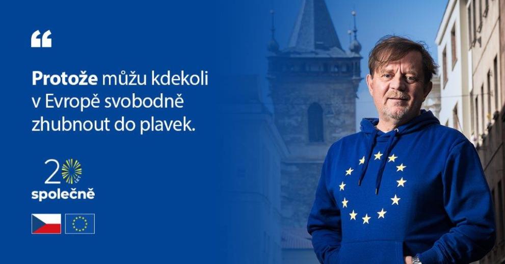 Petr Čtvrtníček v mikině s evropskými hvězdami
