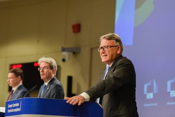Press conference by Valdis Dombrovskis, Executive Vice-President of the European Commission, Nicolas Schmit and Paolo Gentiloni, European Commissioners, on the European Semester Spring package