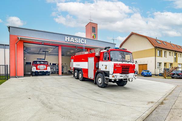Hasiči Hrdějovice - hasičárna a hasičské auto
