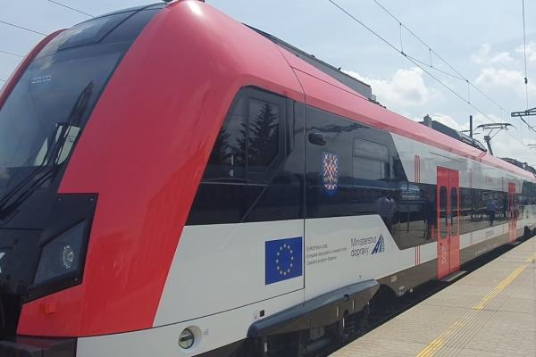 Moderní nízkopodlažní souprava vlaku Pálava.